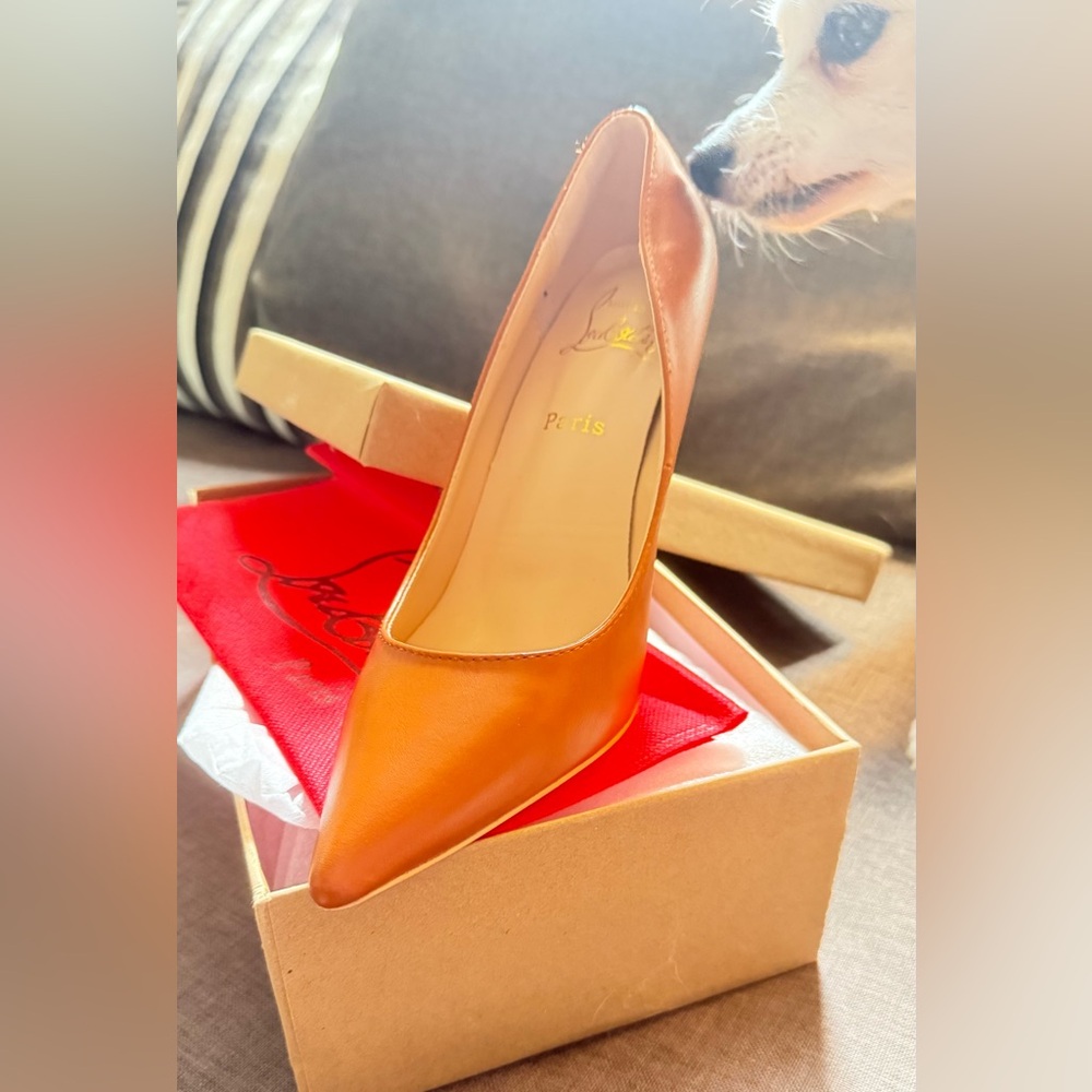👠LB Women's Tan Heels BNIB size 41